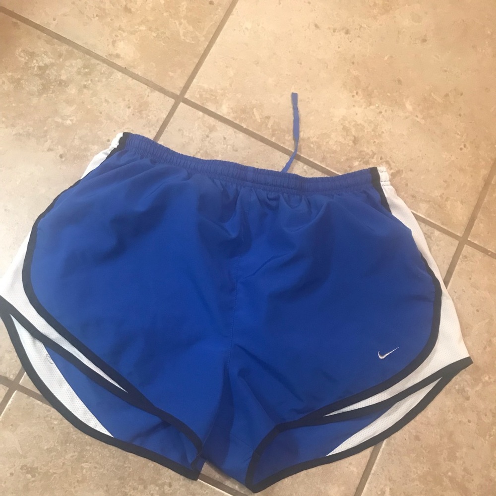 Nike tempo large